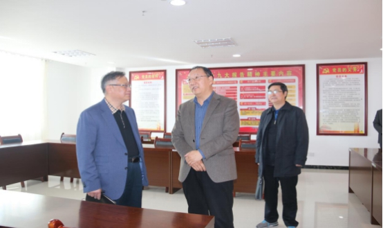 省委常委、省總工會主席馬吉孝等一行蒞臨青海物產(chǎn)集團(tuán)公司視察，調(diào)研指導(dǎo)道路貨運(yùn)企業(yè)建會、貨運(yùn)司機(jī)入會等工作